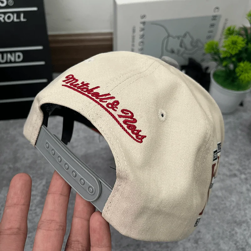 Mitchell & Ness Chicago Bulls NBA Chiment El Snapback Sombrero Gorra - Blanco FuertoGris, Blanco sucio Deportes y Actividades al Aire Libre - Image 4