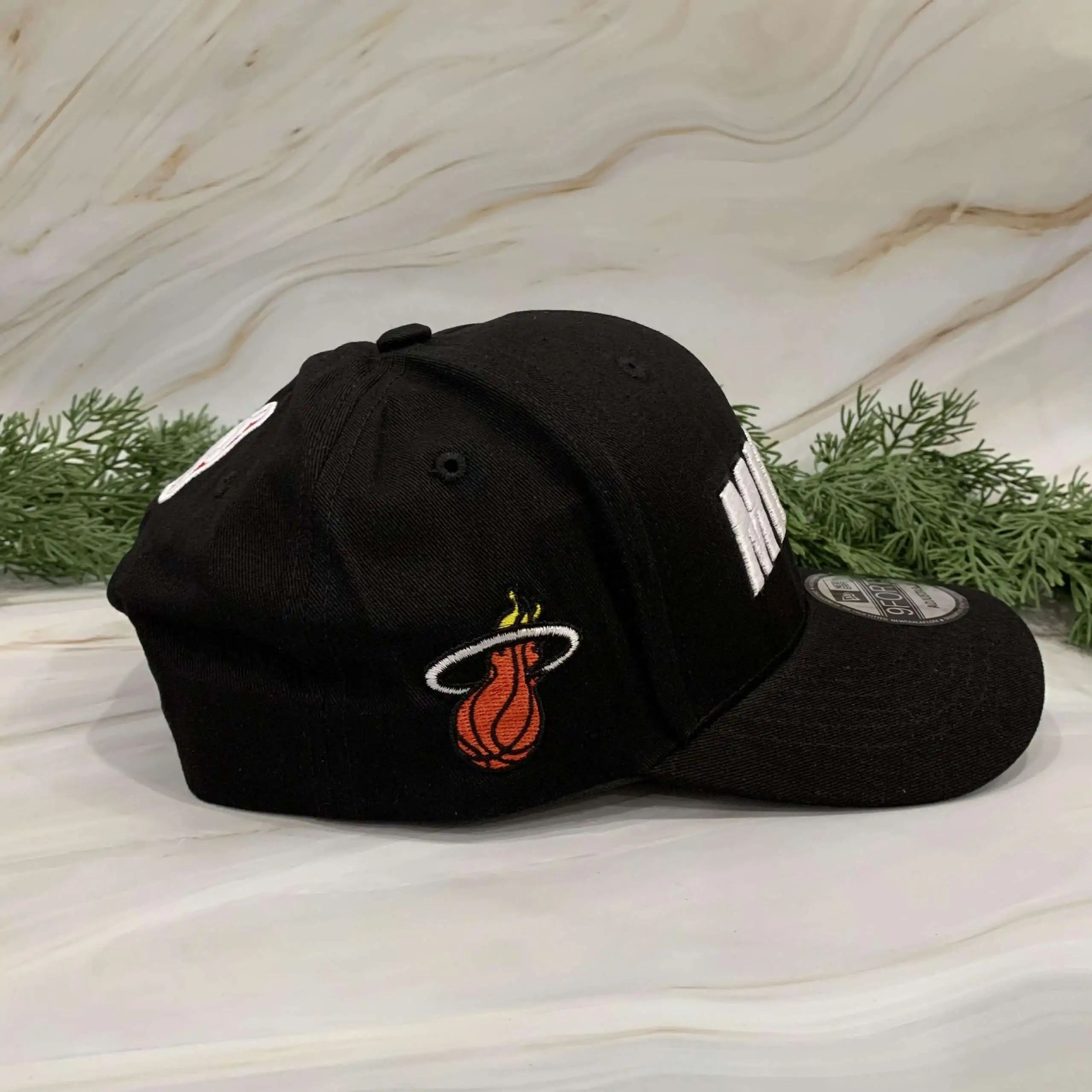 MEN'S MIAMI HEAT NEWS ERAS RED TEAM STATEMENT EDITION 9FORTY ADJUSTABLE HAT - Image 4